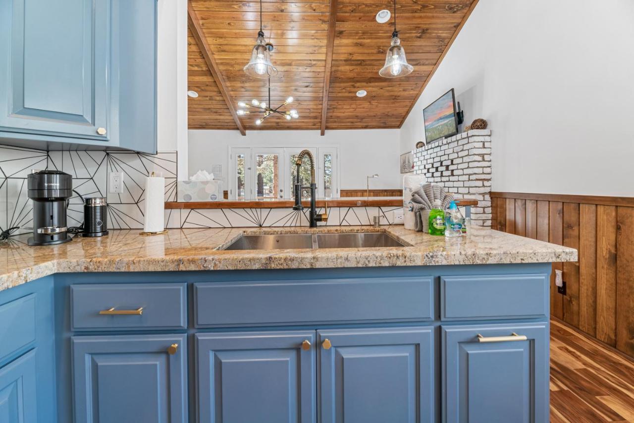 Yellow Pine Lodge - Charming Cottage Style Cabin With Peak-A-Boo Lake And Mountain Views Big Bear Lake Bagian luar foto